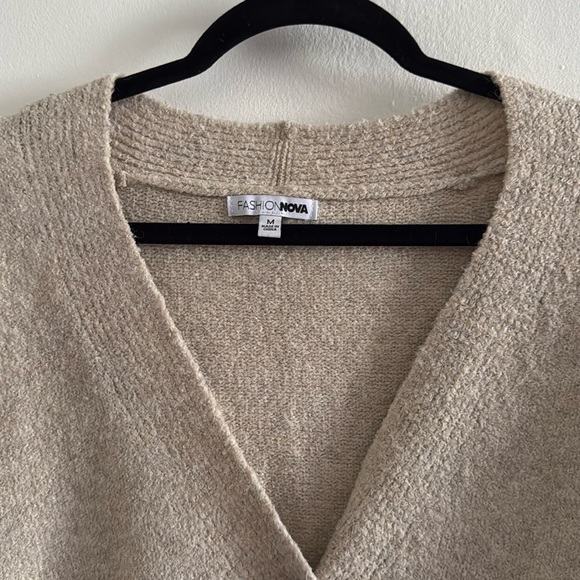 NWOT Drop Shoulder Cropped Buttoned Sweater - Picture 2 of 5